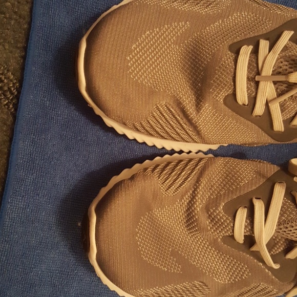 Running Shoes - Picture 4 of 4